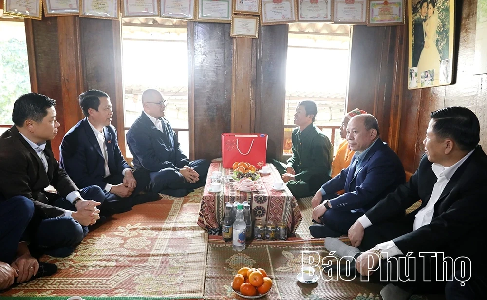 Provincial Party Secretary Pham Dai Duong Works with Tan Lac, Toan Thang, Muong Bi, Muong Hoa, and Van Son Communes
