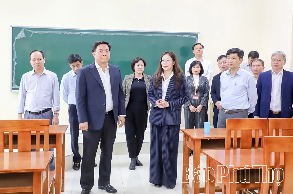 Provincial Chairman Tran Duy Dong Visits and Extends New Year Greetings to Businesses