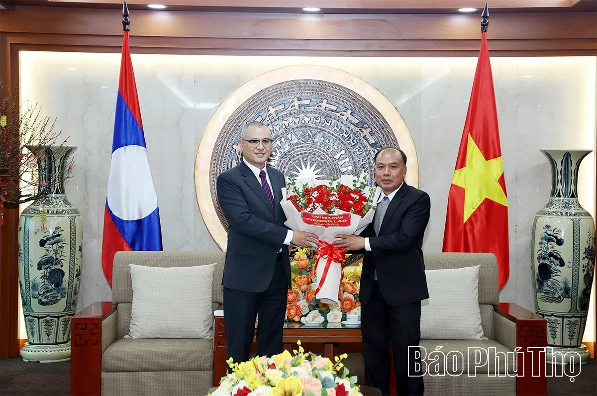 Provincial Party Secretary Receives Delegation from Houaphanh Province