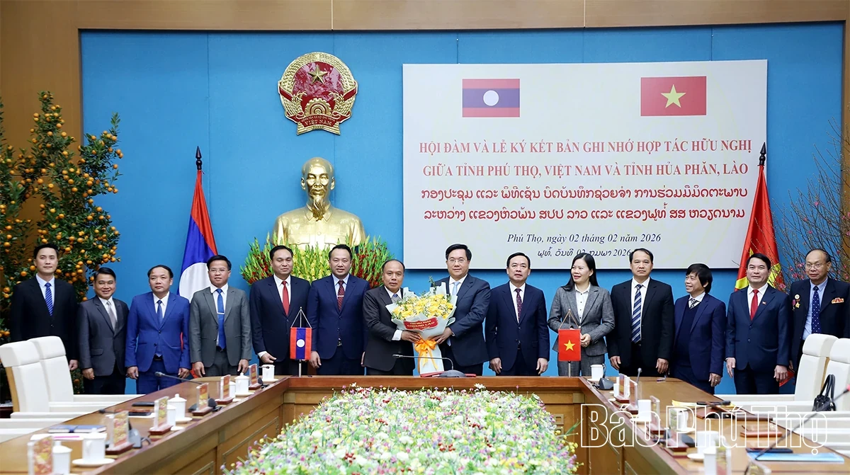 Signing of Memorandum of Understanding on Friendly Cooperation between Phu Tho and Houaphanh Provinces