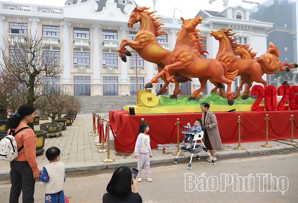 Mascots Welcome the Year of the Horse 