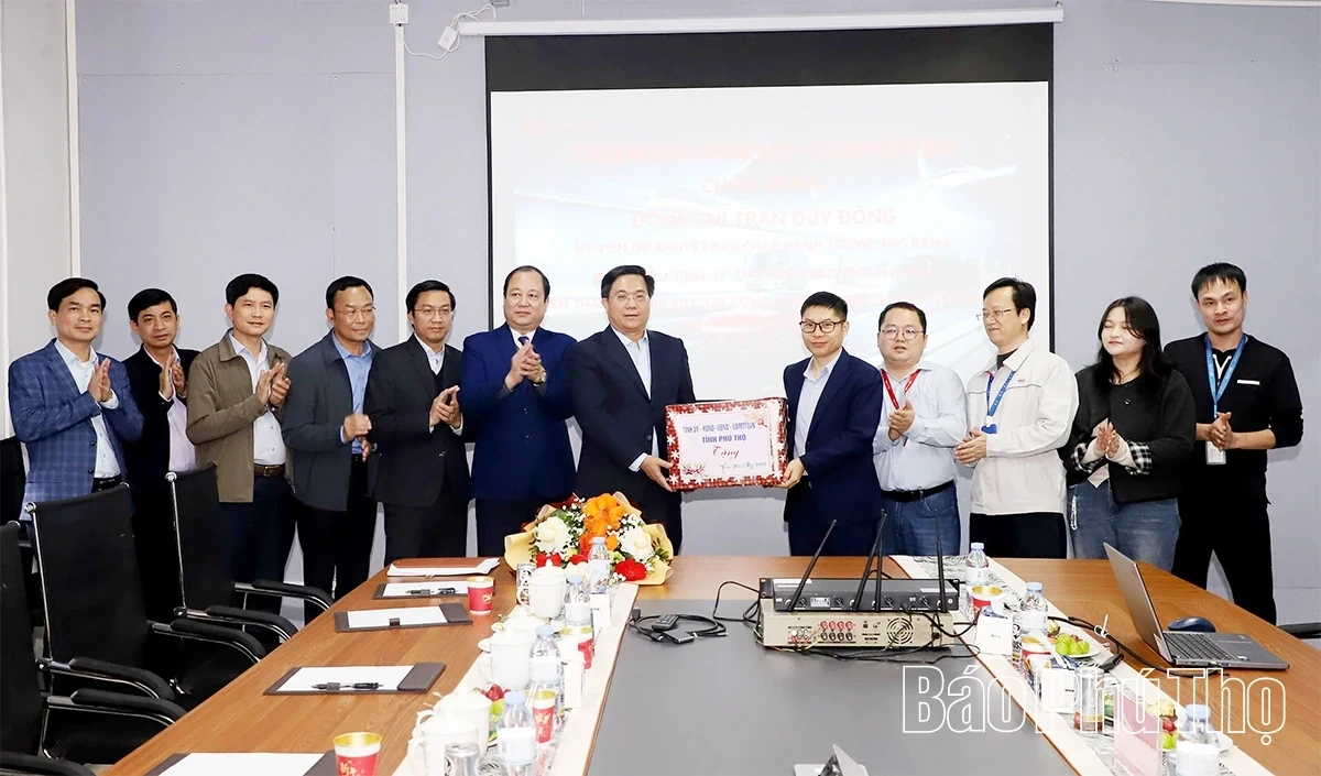 Chairman of Provincial People’s Committee Tran Duy Dong Visits and Extends Tet Wishes to Enterprises in Phu Ha Industrial Zone