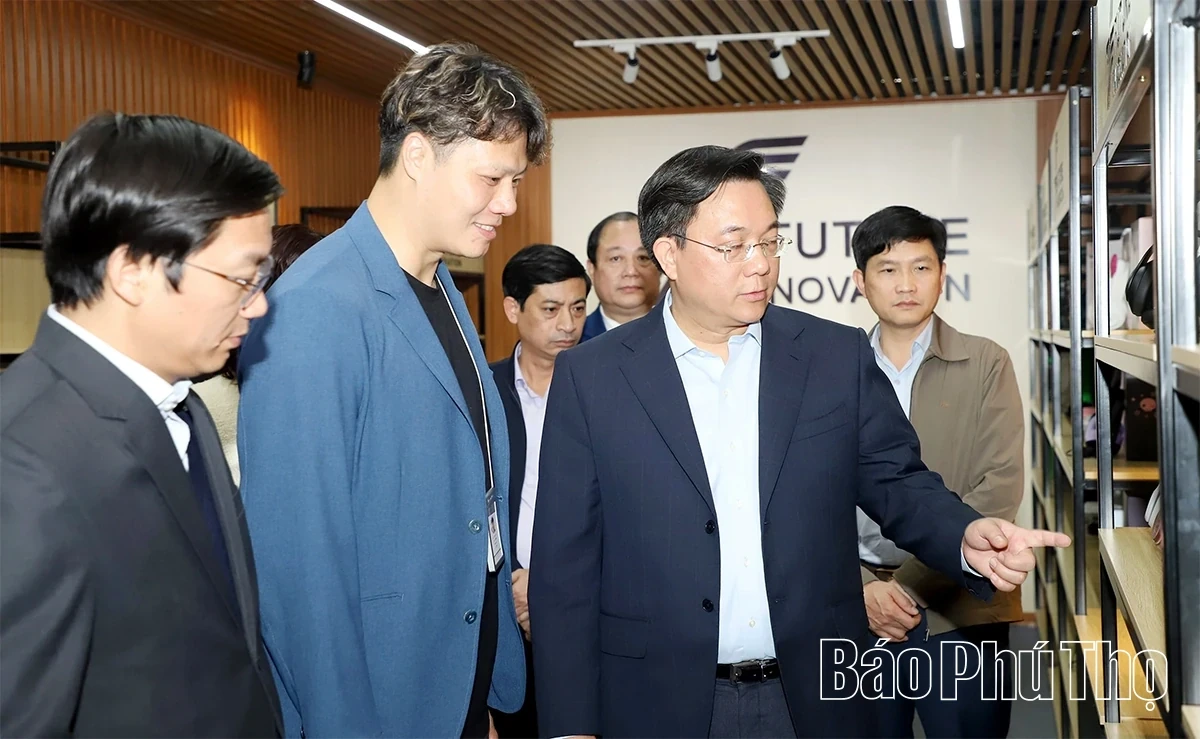 Chairman of Provincial People’s Committee Tran Duy Dong Visits and Extends Tet Wishes to Enterprises in Phu Ha Industrial Zone