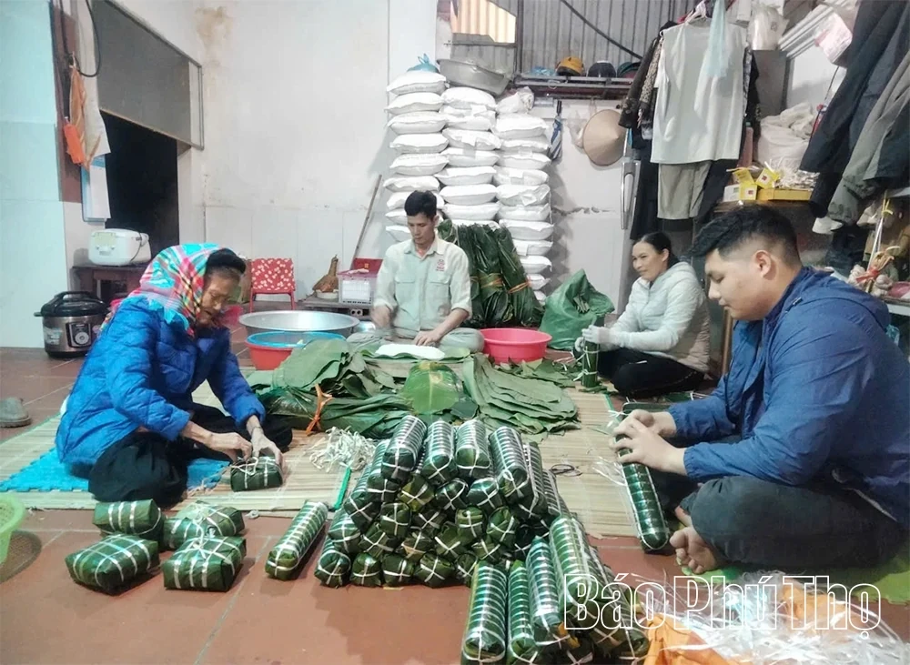Diem Xuan Village: A Bustle of Banh Chung as Tet Approaches