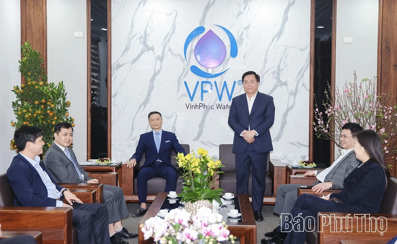 Provincial Chairman Tran Duy Dong Extends Tet Greetings to Enterprises in Vinh Phuc Area