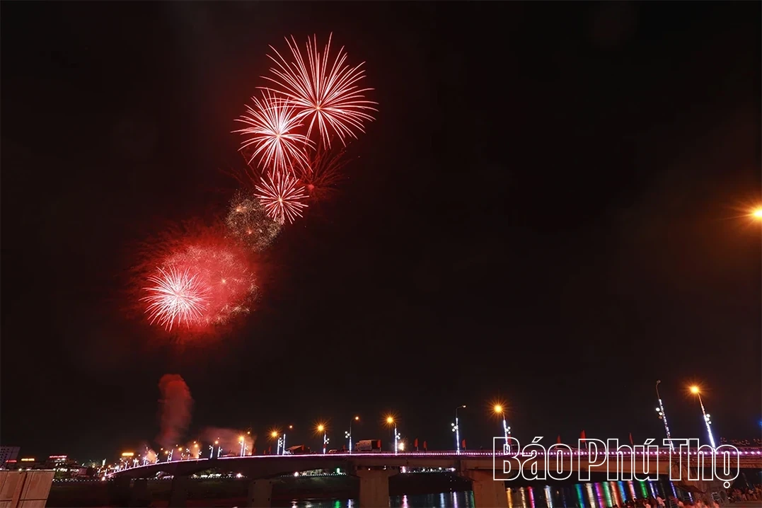 Brilliant Fireworks Welcome the Year of the Horse 2026