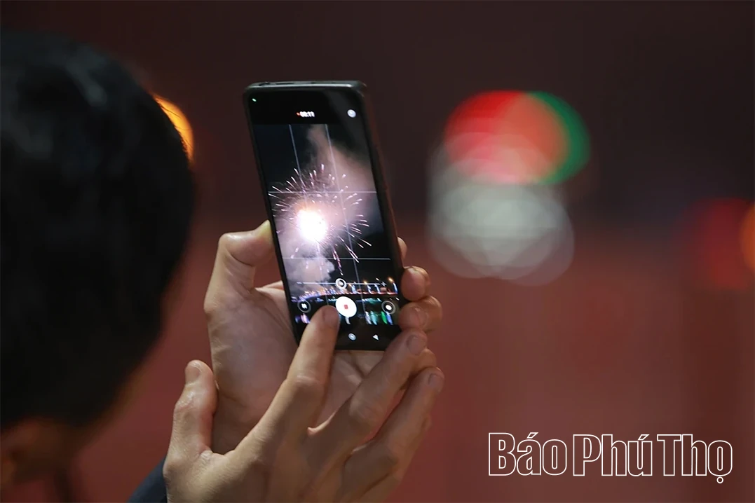 Brilliant Fireworks Welcome the Year of the Horse 2026