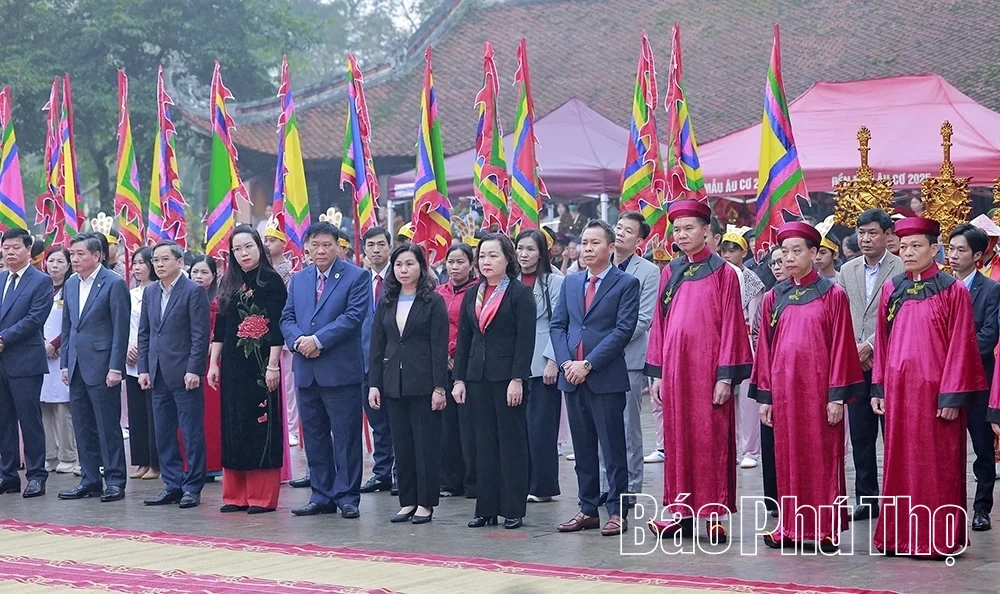 Incense Offering Ceremony Commemorating Mother Ancestor Au Co in the Year of the Horse
