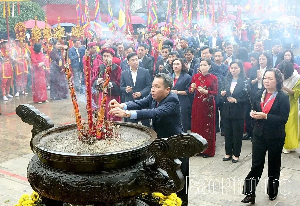 Incense Offering Ceremony Commemorating Mother Ancestor Au Co in the Year of the Horse