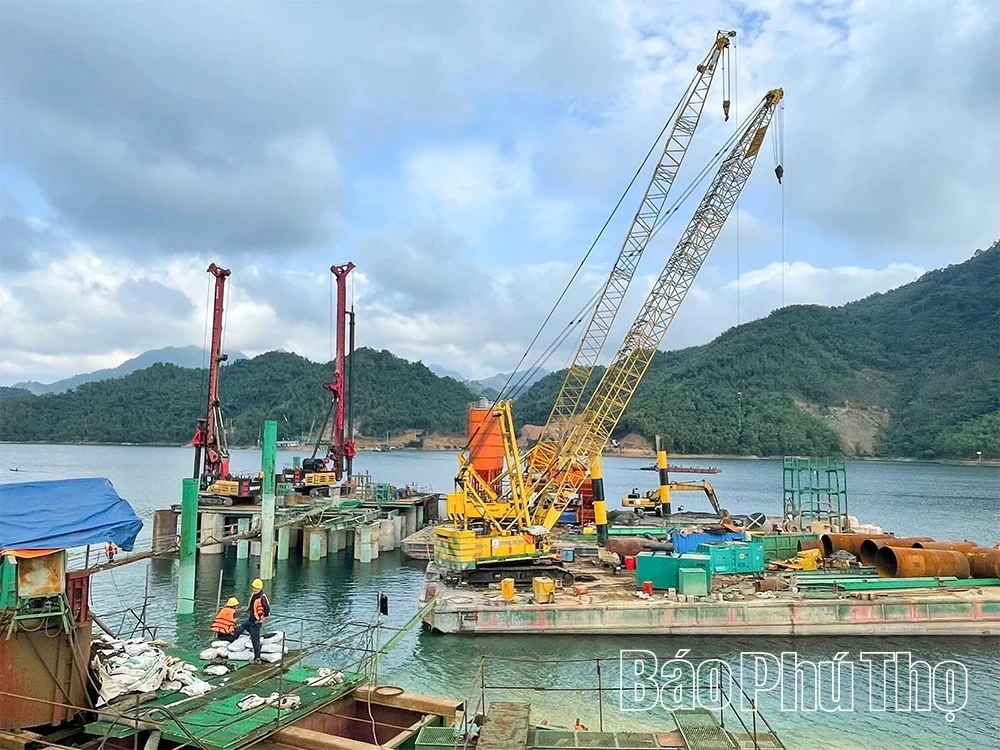 New Year Spirit at the Hoa Binh - Moc Chau Expressway Construction Site