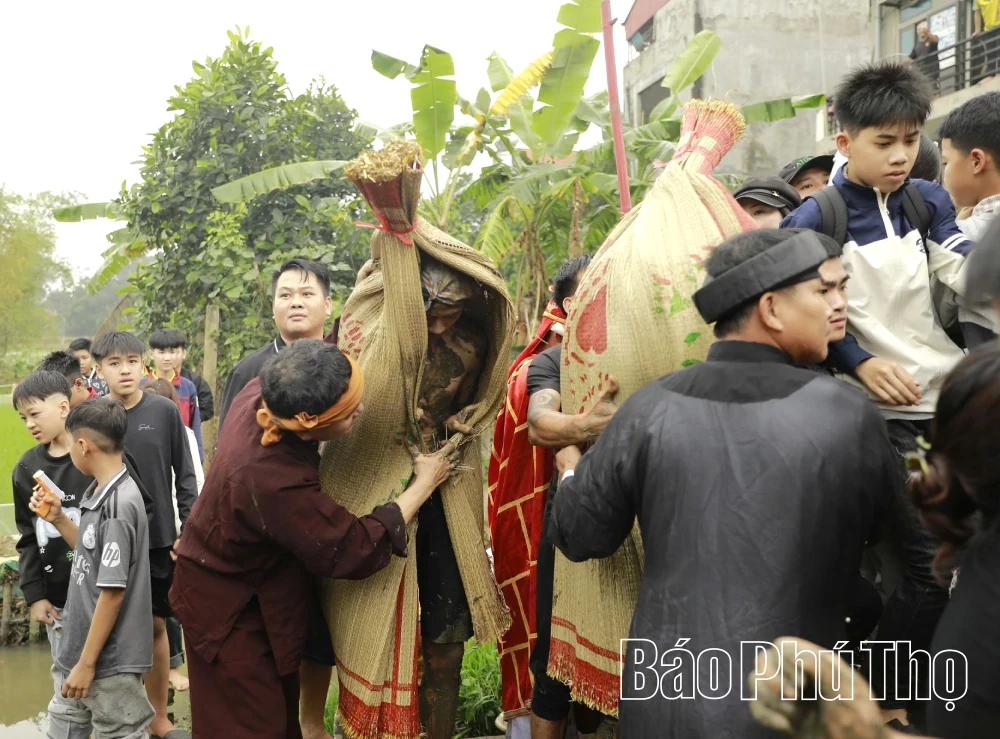 The Unique and Extraordinary Duc But - Mat Scramble Festival in Tam Duong Bac
