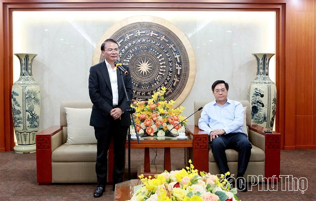 Ninh Binh Provincial Party Standing Committee Delegation Visits and Works with Phu Tho Province