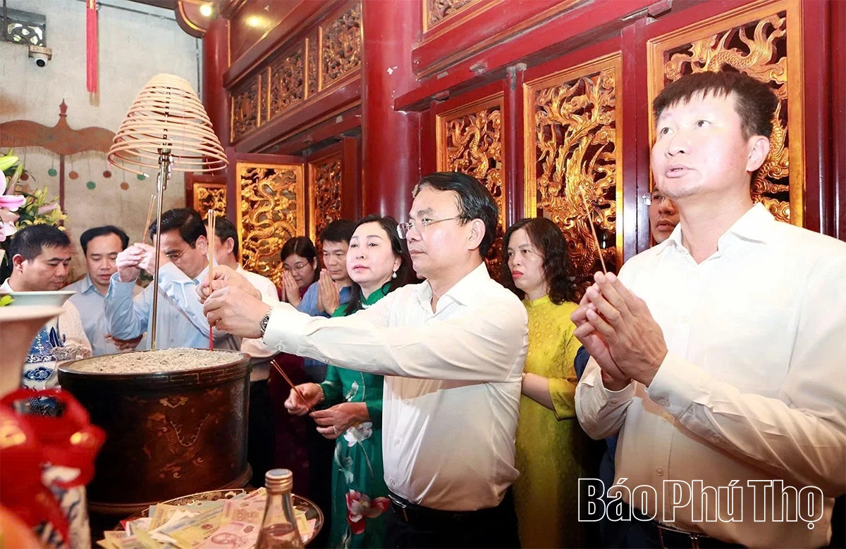 Ninh Binh Provincial Party Standing Committee Delegation Visits and Works with Phu Tho Province