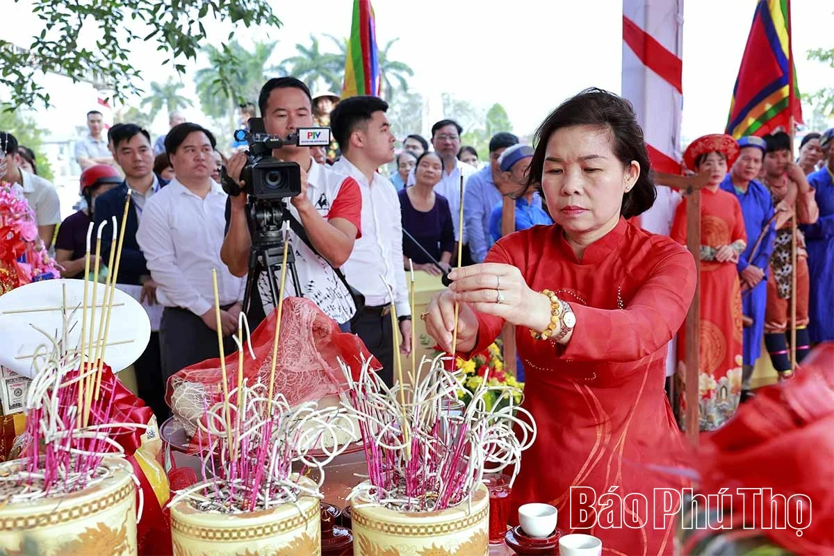 The Festival of Hung King Teaching People to Plant Rice