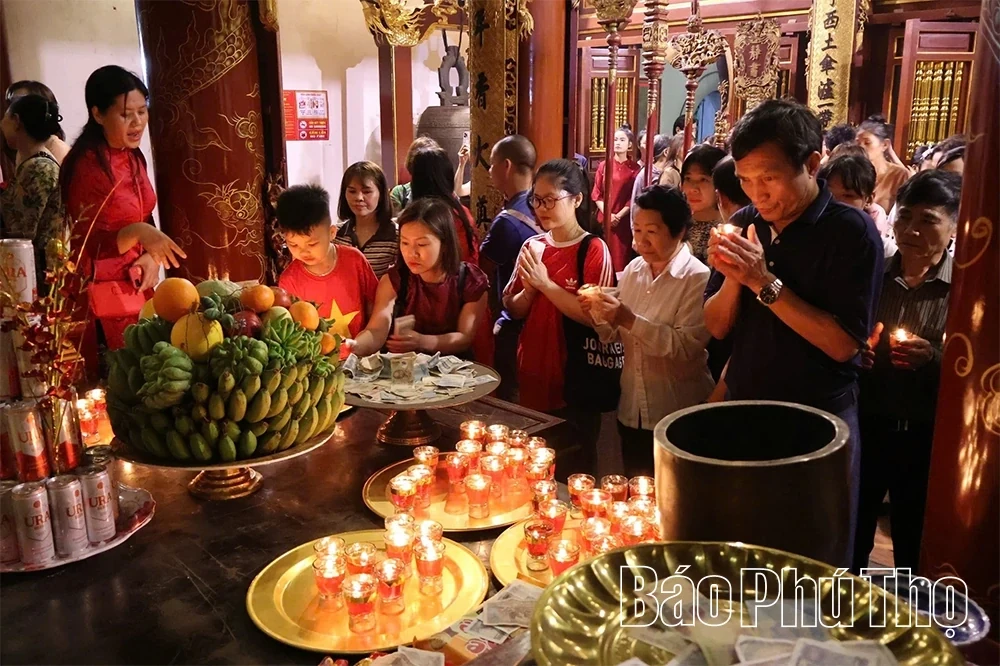 The Impression of Hung Kings Temple Night Tour