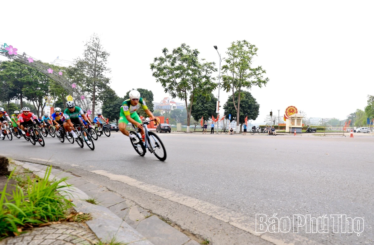 Fiery Racetrack on the Journey 