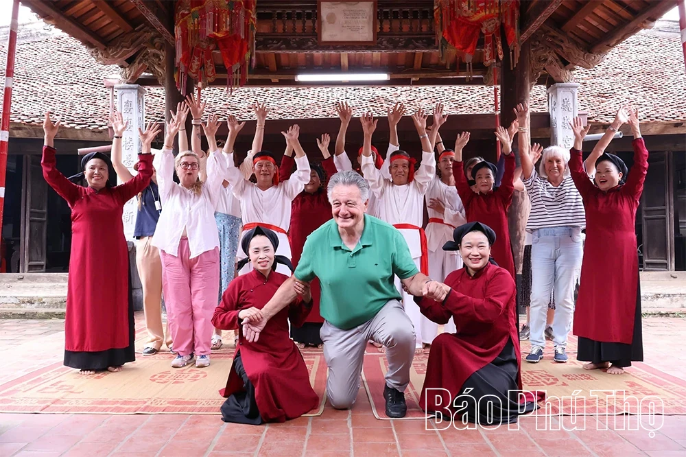 Ancient Village Welcomes Western Travelers