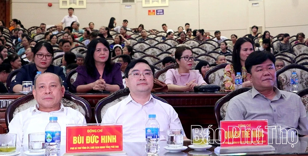 Artistic Exchanges Serve the Public During the Hung Temple Festival in Hoa Binh and Vinh Phuc Wards