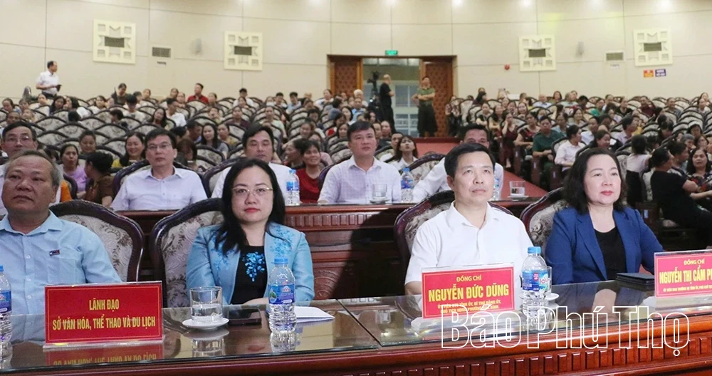 Artistic Exchanges Serve the Public During the Hung Temple Festival in Hoa Binh and Vinh Phuc Wards