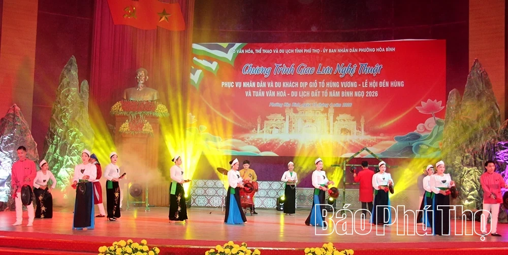 Artistic Exchanges Serve the Public During the Hung Temple Festival in Hoa Binh and Vinh Phuc Wards