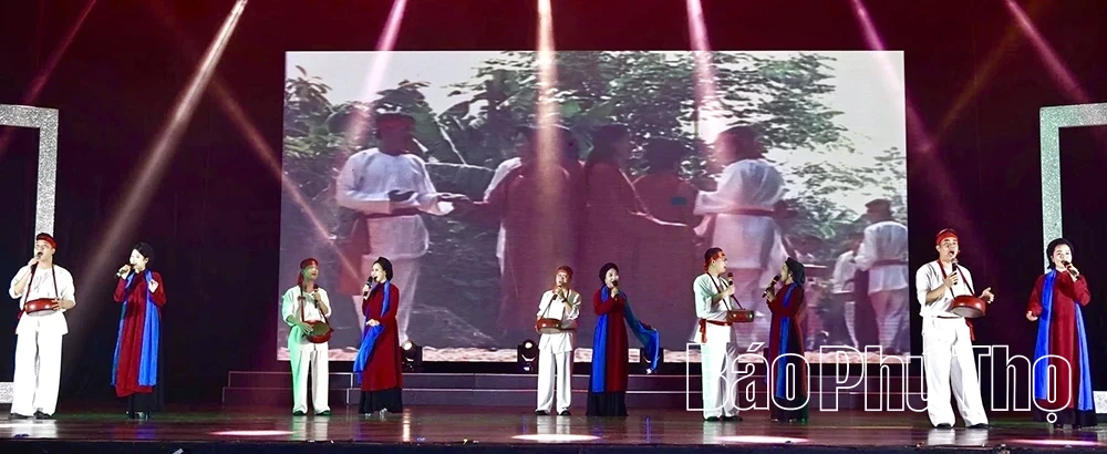 Artistic Exchanges Serve the Public During the Hung Temple Festival in Hoa Binh and Vinh Phuc Wards