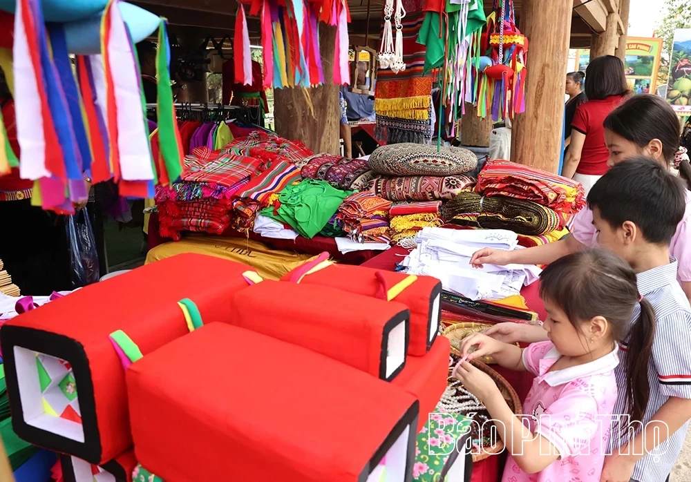 Promoting Signature Products of the Ancestral Land at the Hung Kings Festival