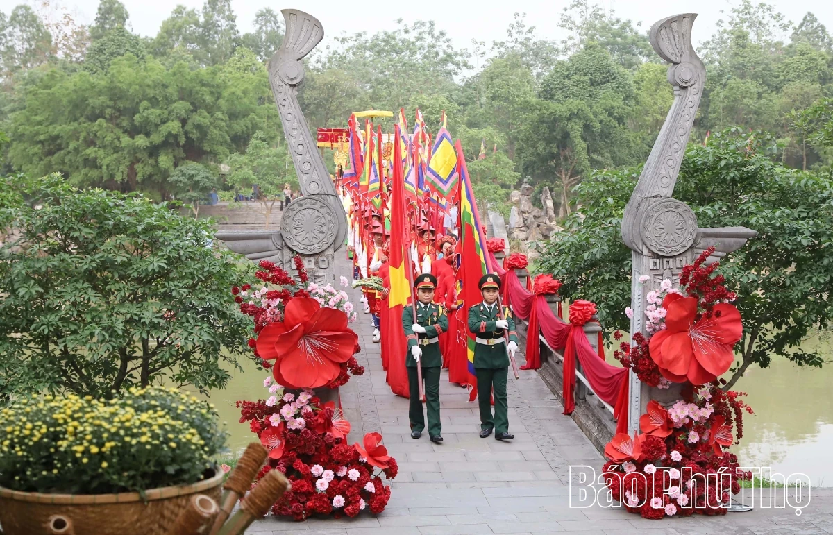 Rituals of the Death Anniversary of Father Lạc Long Quân