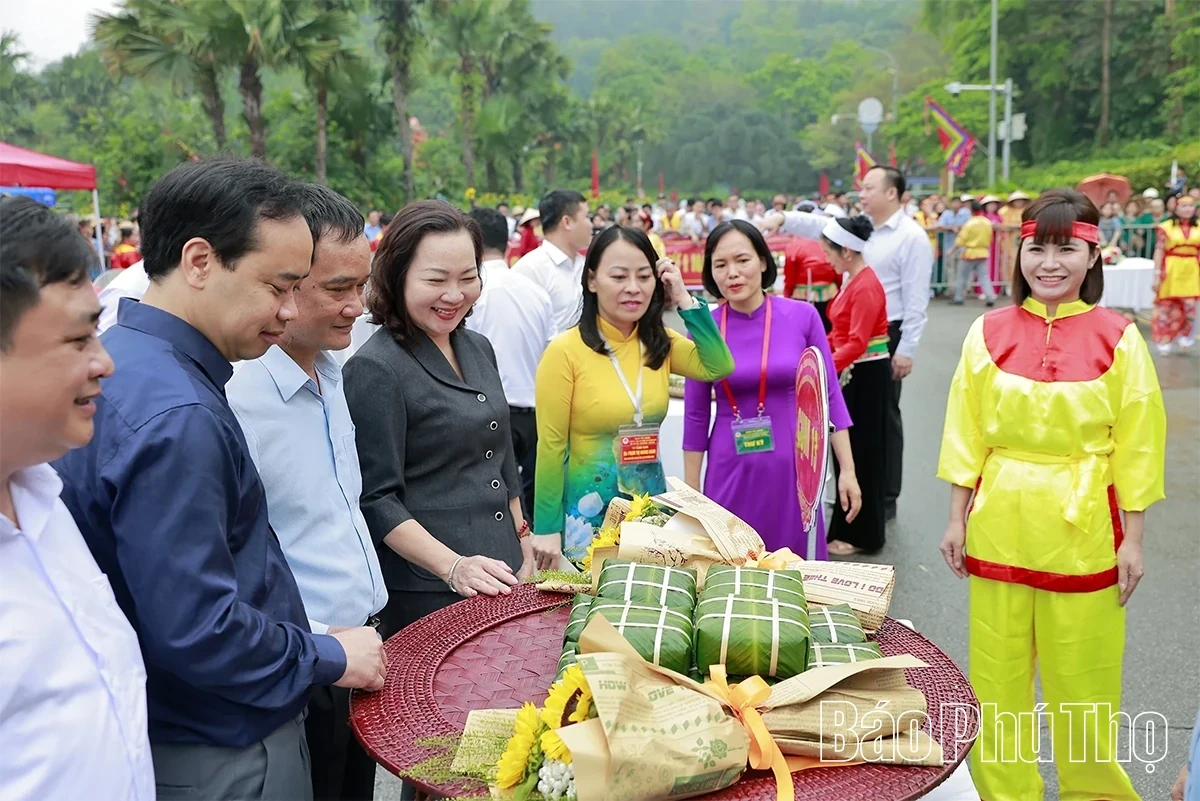 The 1st Phu Tho Province Banh Chung Wrapping and Banh Giay Pounding Competition