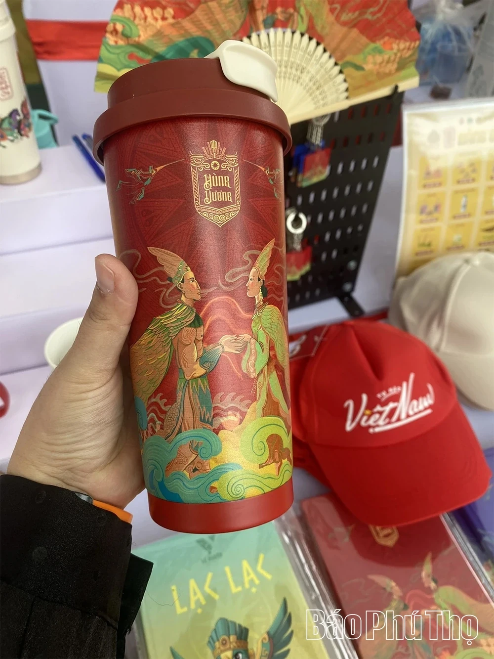 Promoting the Image of the Hung King Era through Souvenirs at Hung Temple