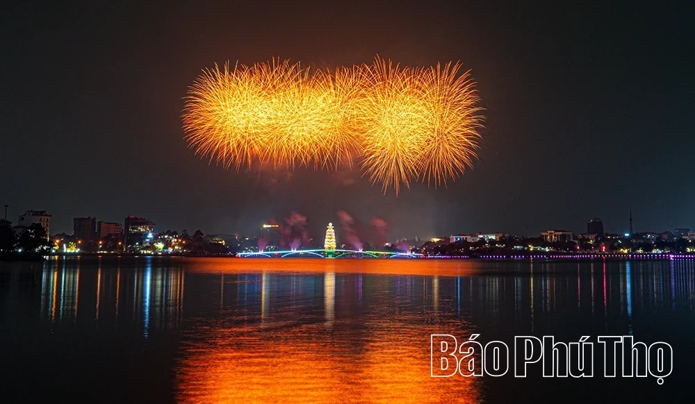 Brilliant “Sky Flowers” Resonate During the National Commemoration