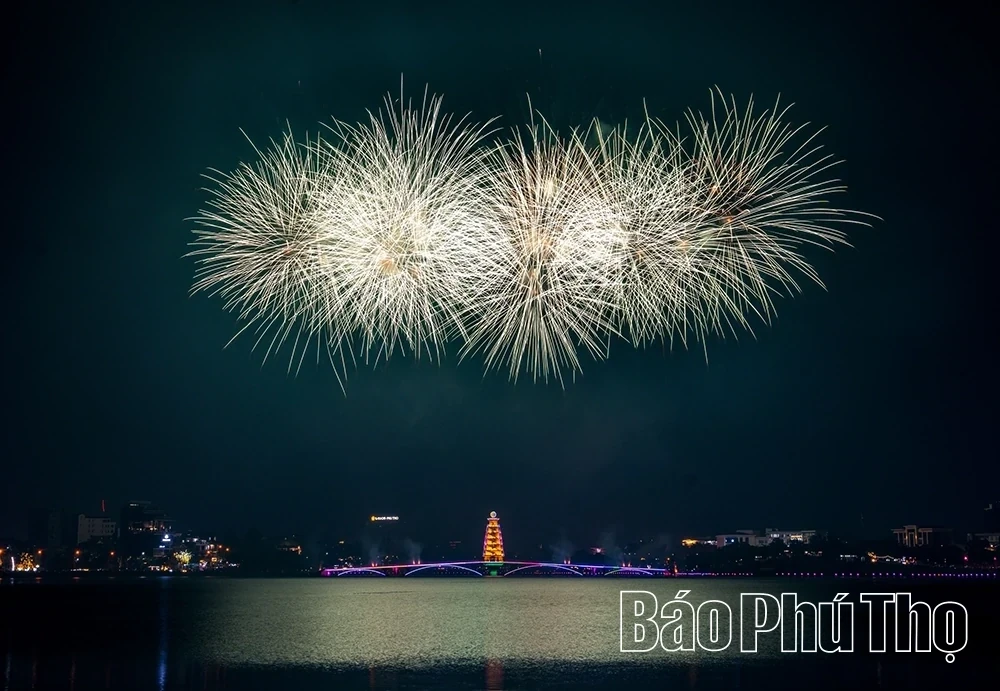 Brilliant “Sky Flowers” Resonate During the National Commemoration