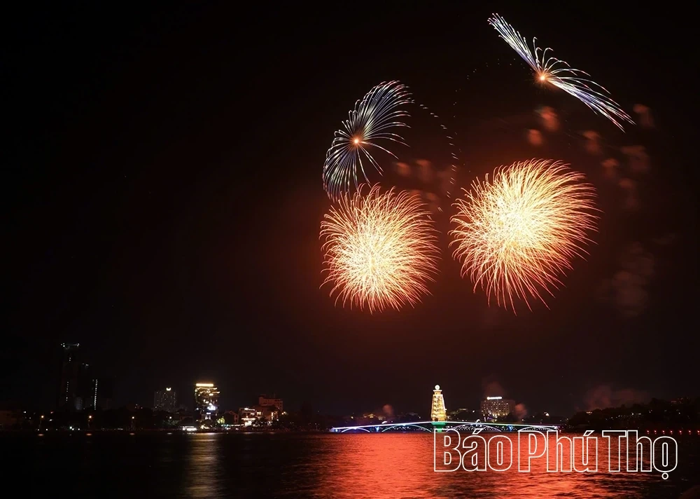 Brilliant “Sky Flowers” Resonate During the National Commemoration