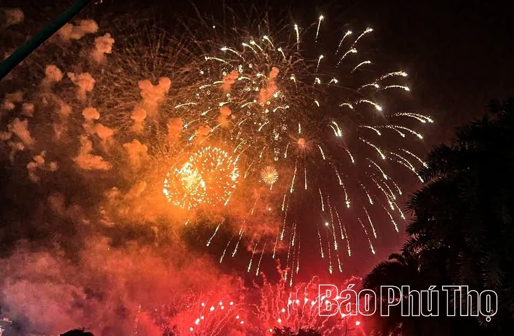 Brilliant “Sky Flowers” Resonate During the National Commemoration