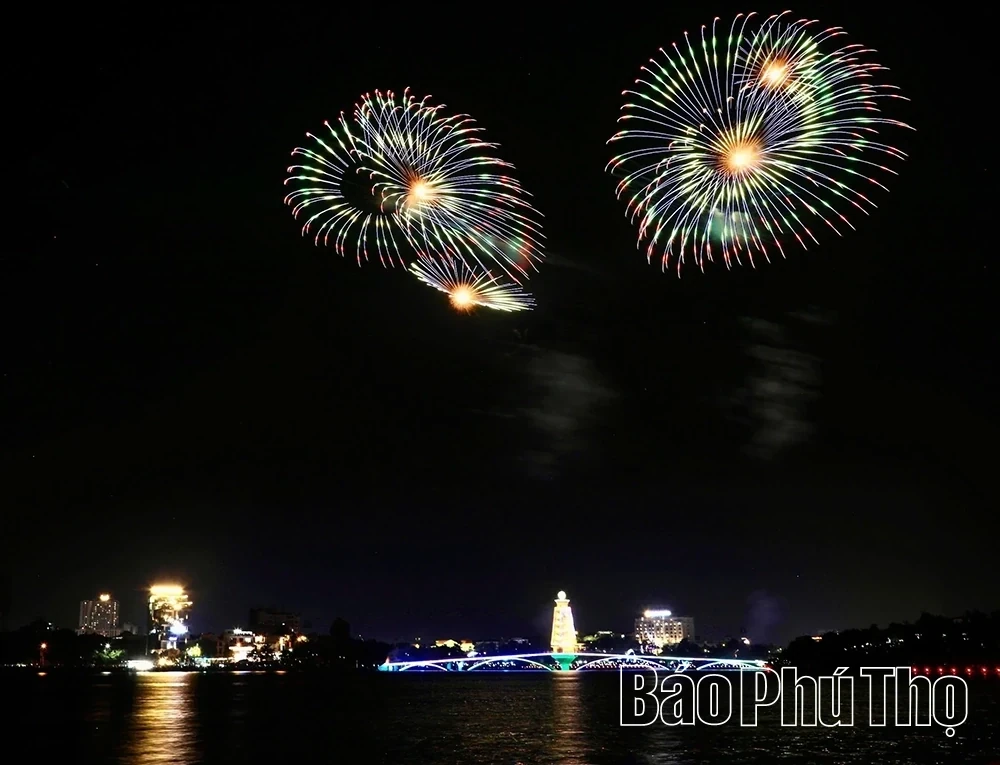 Brilliant “Sky Flowers” Resonate During the National Commemoration