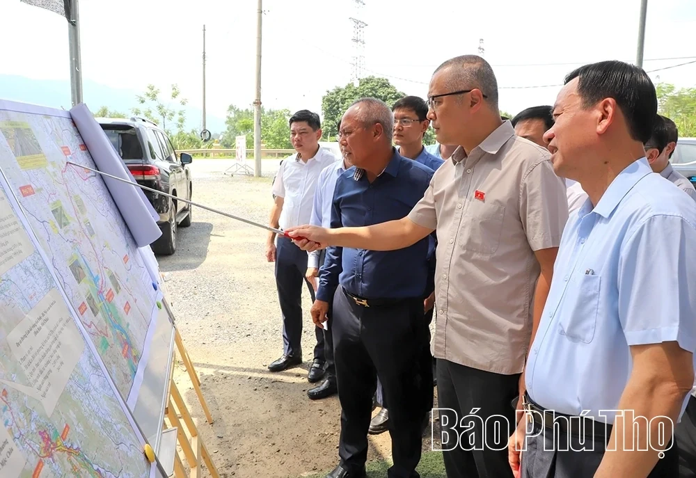 Focusing on Resolving Obstacles and Accelerating Key Traffic Projects in the Hoa Binh Area
