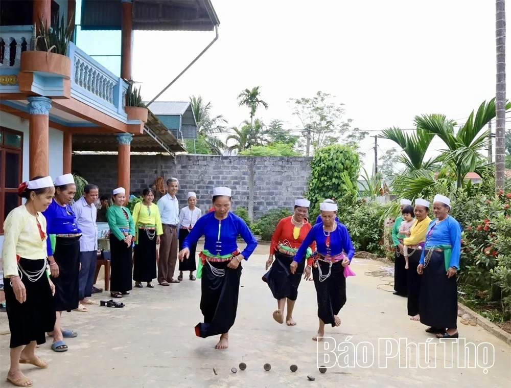 Keeping the Flame Alive: Preserving Muong Ethnic Culture in Dai Dong