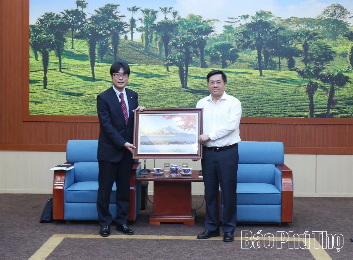 Provincial Peoples Committee Chairman Tran Duy Dong Directs Resolution of Obstacles for Toyota Boshoku Hanoi