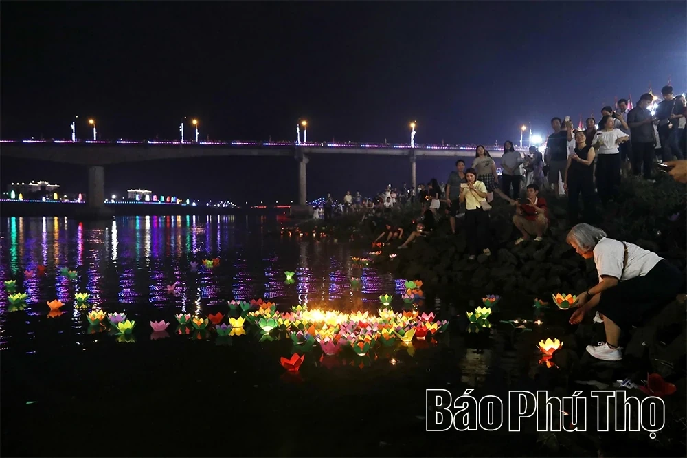 A Shimmering Festival Night by the Banks of the Da River