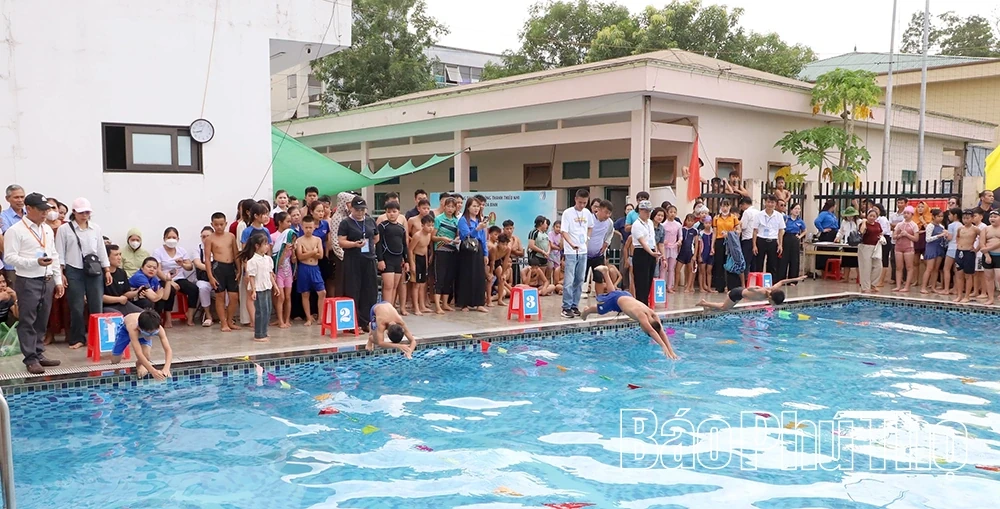Opening Ceremony of the 2026 Phu Tho Provincial “Green Lane” Swimming Tournament for Children and Teenagers