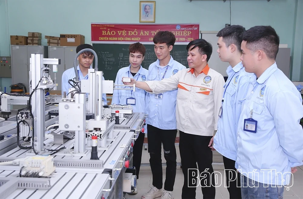 Phu Tho Promotes the Application of AI in Labor and Production