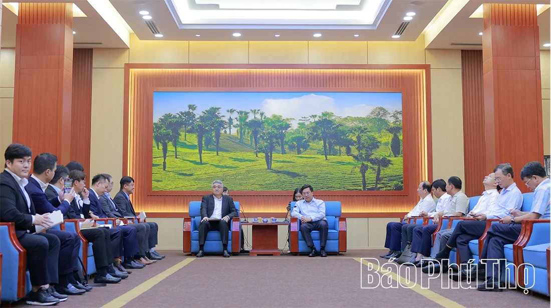 Chairman of the Phu Tho Provincial People’s Committee Tran Duy Dong Receives SK Group Delegation