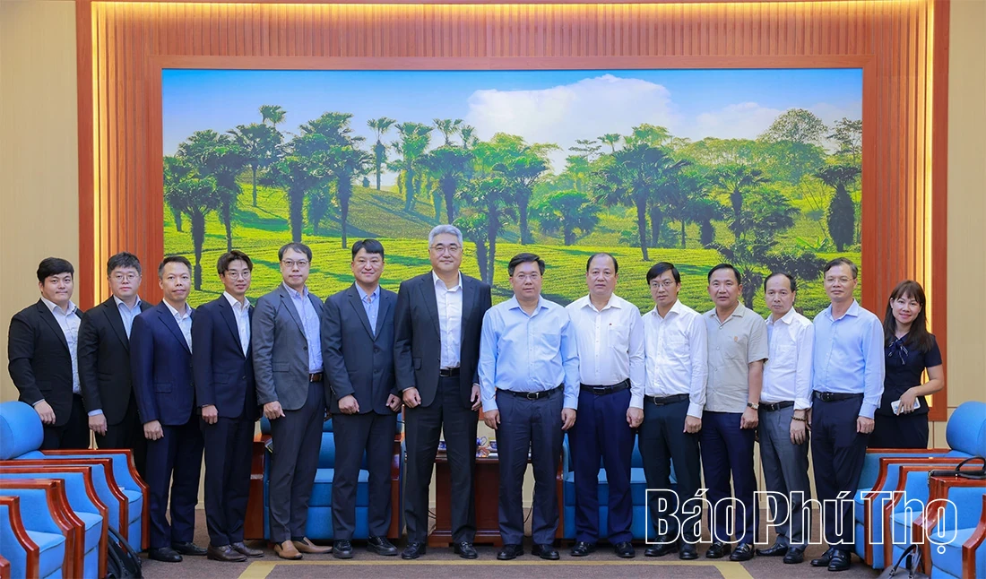 Chairman of the Phu Tho Provincial People’s Committee Tran Duy Dong Receives SK Group Delegation