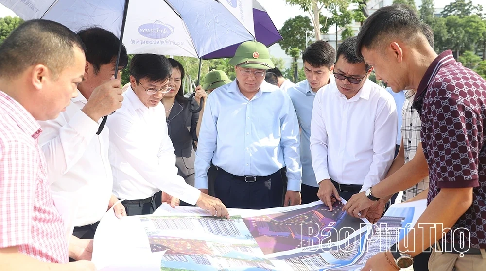Chairman of the Provincial Peoples Committee Tran Duy Dong Inspects Progress of Social Housing Projects in Viet Tri Urban Area