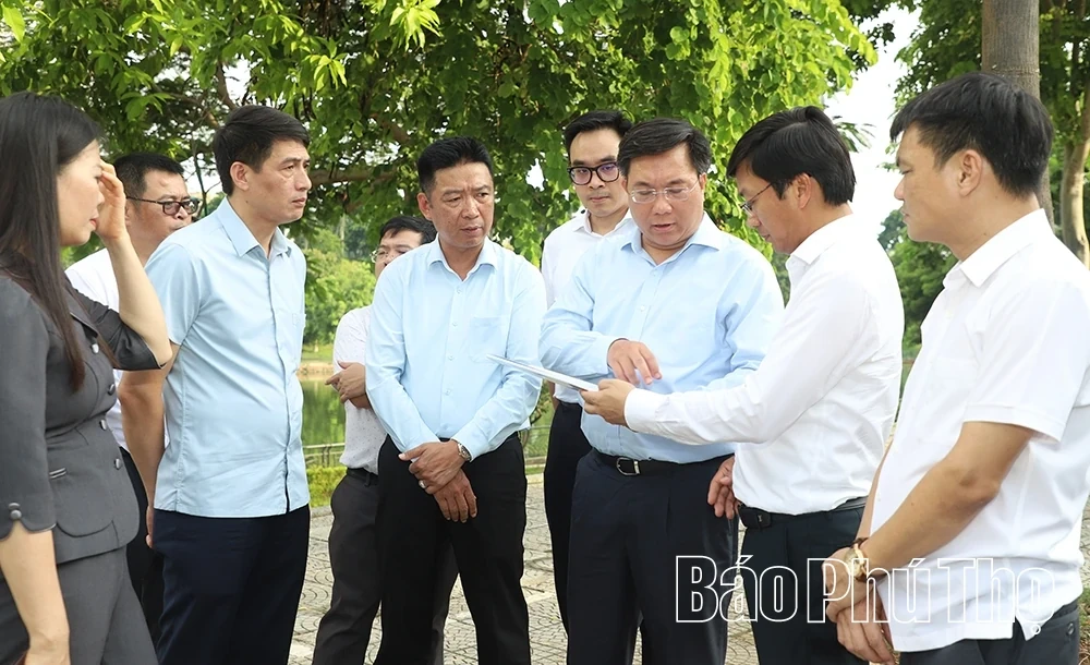 Chairman of the Provincial Peoples Committee Tran Duy Dong Inspects Progress of Social Housing Projects in Viet Tri Urban Area