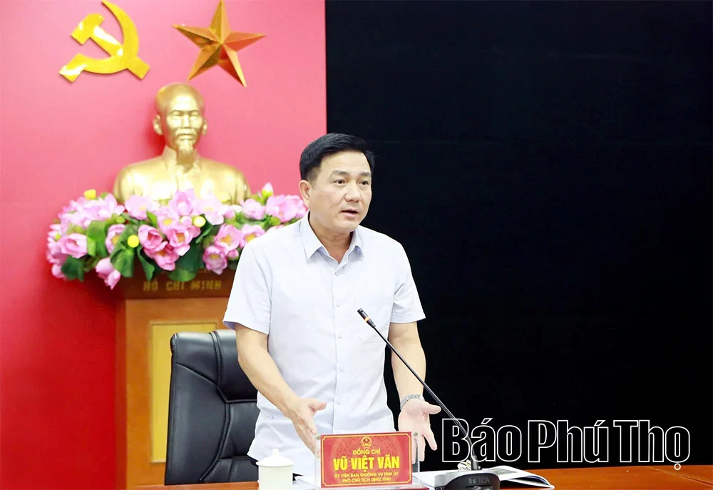 Vice Chairman of the Provincial Peoples Committee Vu Viet Van Listens to Reports on Social Housing and Urban Development Projects