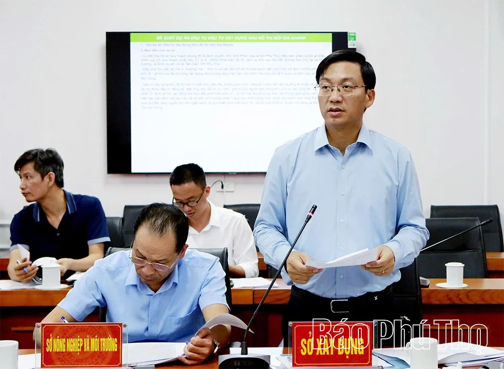 Vice Chairman of the Provincial Peoples Committee Vu Viet Van Listens to Reports on Social Housing and Urban Development Projects