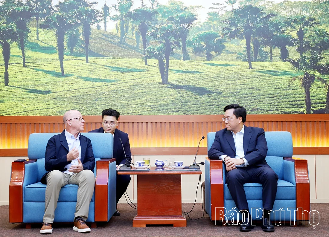 Chairman of the Provincial Peoples Committee Tran Duy Dong Receives and Works with the Executive Office of Compal Global