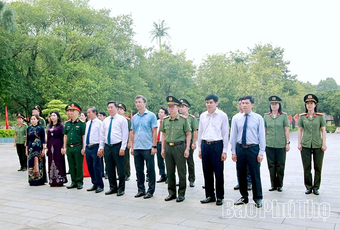 Incense Offering in Commemoration of the Hung Kings Ahead of the Ceremony Celebrating the 72nd Anniversary of Uncle Hos Visit to Hung Temple and the Inauguration of the Monument Uncle Ho with the National Festival