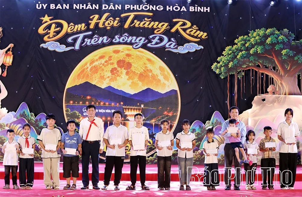 Exciting Full Moon Festival Night on the Da River