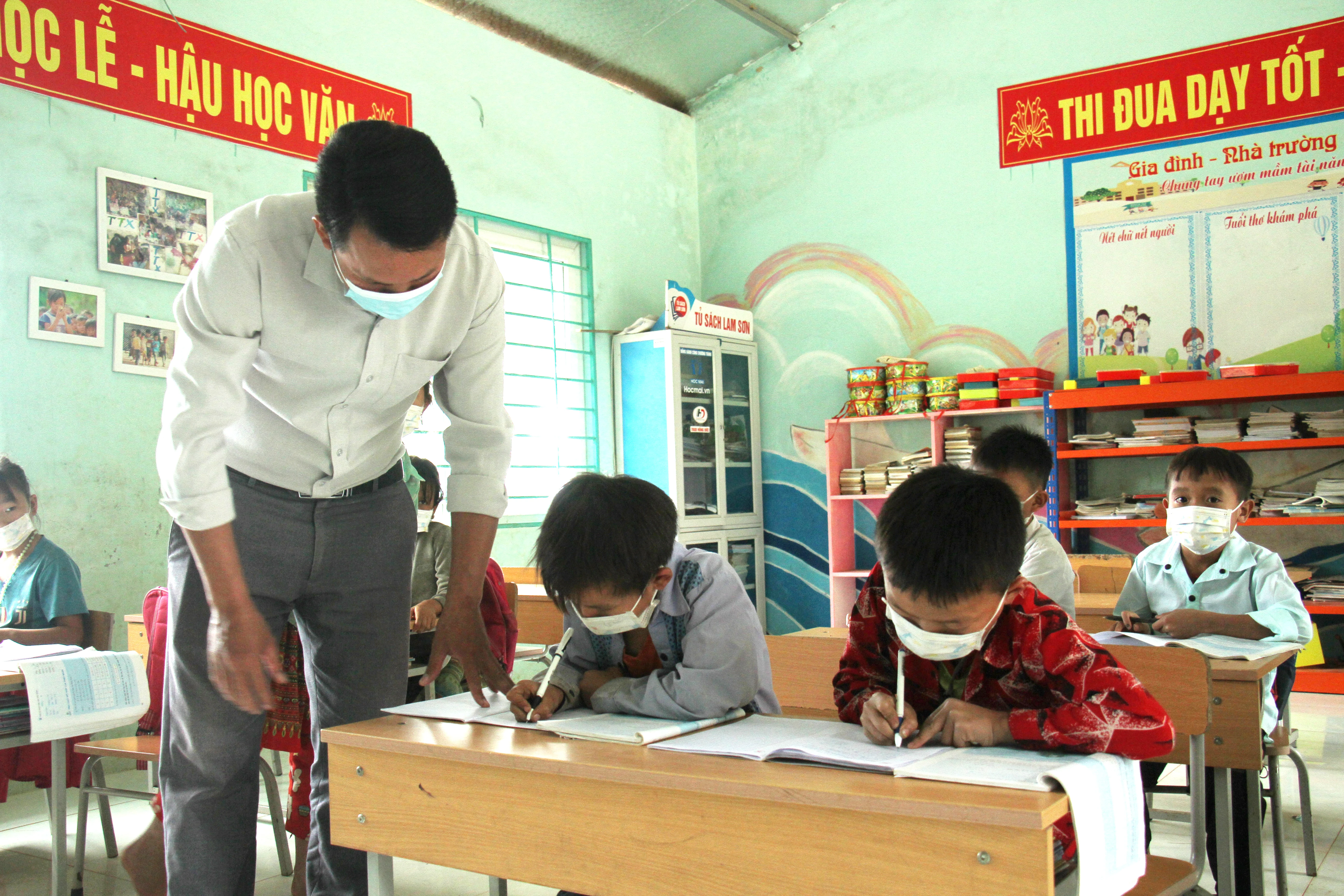 [E-Magazine] - Ngày 20 - 11 đặc biệt của những thầy giáo gieo chữ trên rẻo cao Trung Thắng